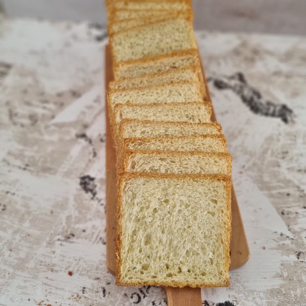 برش خورده نان تست ساده خانگی