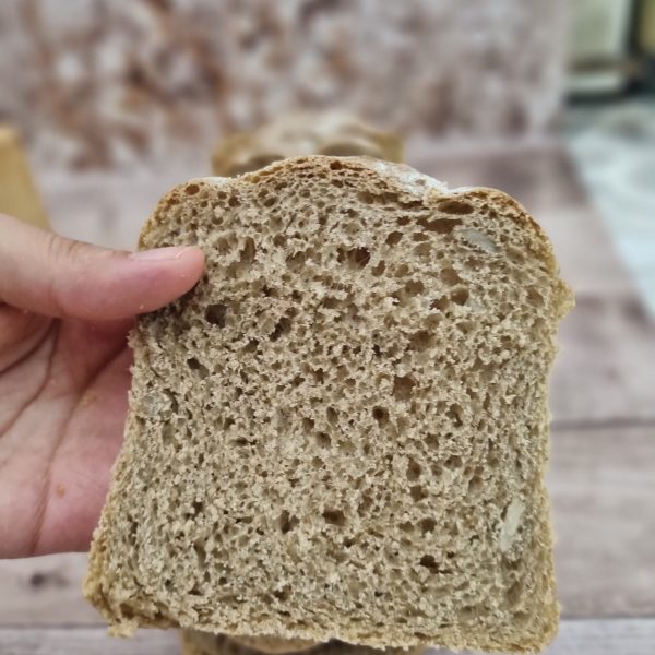 برش خورده نان تست جو خانگی
