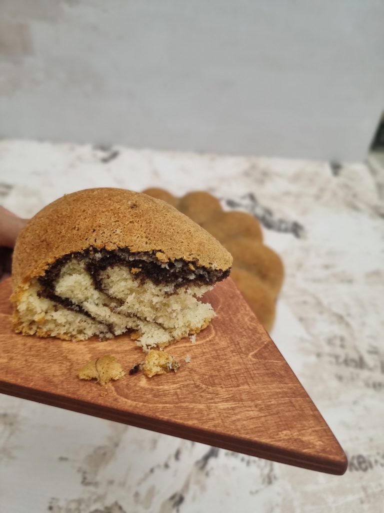 برش خورده کیک انگلیسی وانیلی دو رنگ